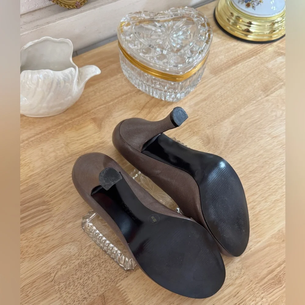 The Cutest Y2K BCBG GIRLS Brown Faux Leather Pumps Adorable Flower Detail Sz 6